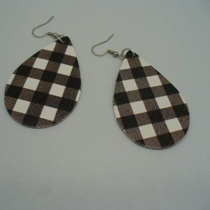 BLACK & WHITE CHECKERED EARRINGS